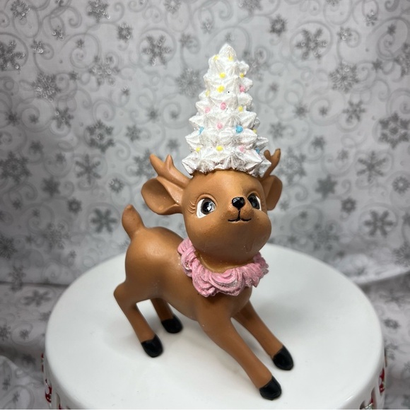 Kitschy Retro Vintage Inspired Sweet Treat Reindeer w/ White Frosting Hat - Picture 3 of 12